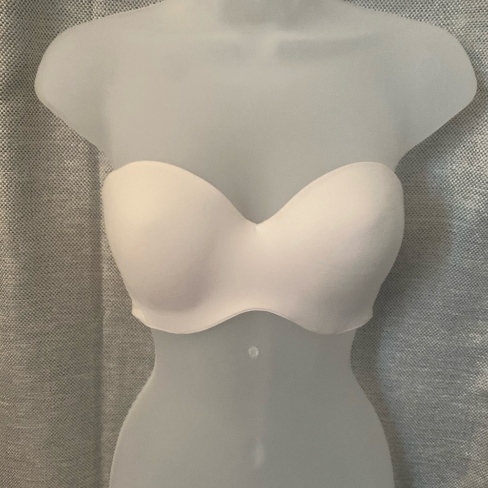 Victoria’s Secret strapless bra 36C